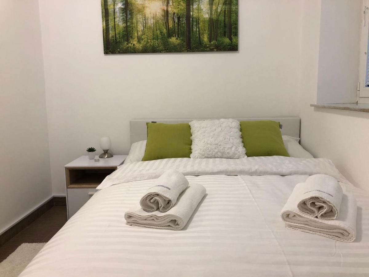 Modern Center Studio Under The Castle II Free Parking Apartment Ljubljana Exterior photo